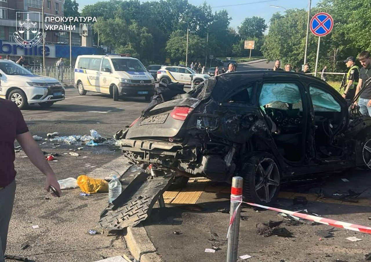 Были при исполнении обязанностей: в смертельном ДТП в Киеве погибли двое полицейских (фото)
