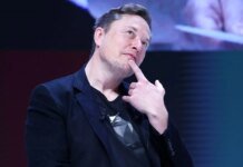 Илон Маск стал первым в мире долларовым триллионером