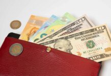 НБУ установил курс на 15 июня: доллар дешевеет