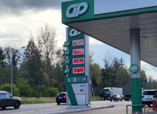 В еще двух регионах россии сообщают о дефиците бензина после атак дронов