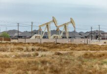 Нефть подешевела до $95 после сообщений о договоренности по прекращению огня между Израилем и Ливаном
