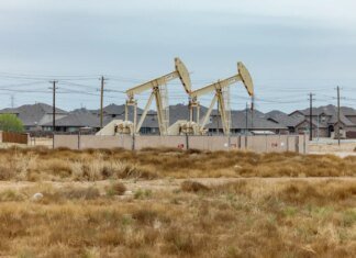 Нефть подешевела до $95 после сообщений о договоренности по прекращению огня между Израилем и Ливаном