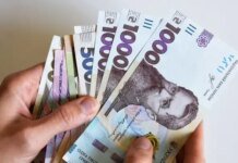 Женщины в Украине зарабатывают на четверть меньше мужчин — где зафиксировали наибольший разрыв