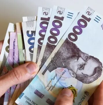 Женщины в Украине зарабатывают на четверть меньше мужчин — где зафиксировали наибольший разрыв