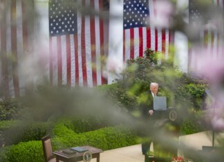Трамп заявил о свободном выходе судов из Ормузского пролива после заявления Вэнса о подписании соглашения с Ираном