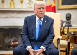 Трамп предположил, что США "скоро смогут" вернуть санкции против российской нефти
