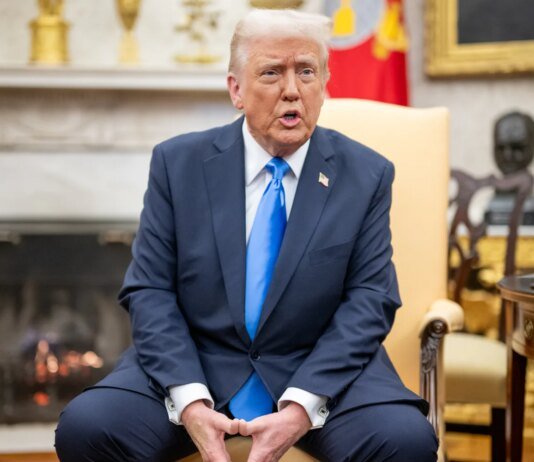 Трамп предположил, что США "скоро смогут" вернуть санкции против российской нефти