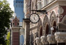 НБУ снова сохранил учетную ставку на уровне 15% и готов к ее повышению