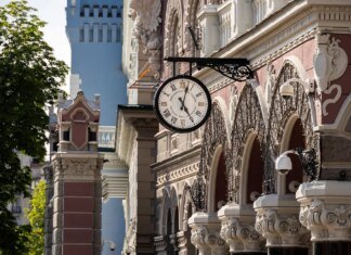 НБУ снова сохранил учетную ставку на уровне 15% и готов к ее повышению