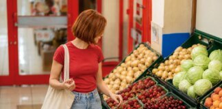 Сезонные овощи и фрукты: что подешевело, а что подорожало в магазинах и на рынках