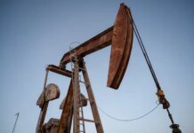 Цены на нефть упали более чем на 3% после прогресса в переговорах США и Ирана