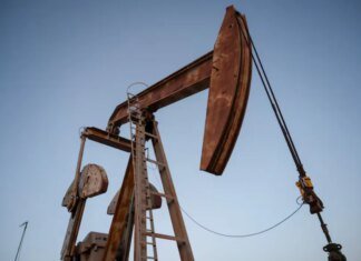 Цены на нефть упали более чем на 3% после прогресса в переговорах США и Ирана