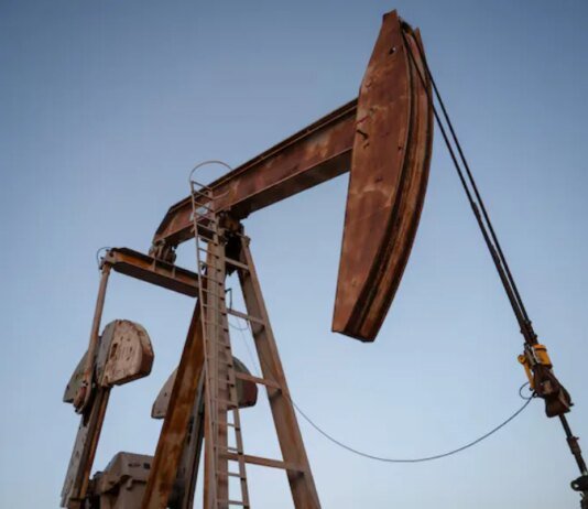 Цены на нефть упали более чем на 3% после прогресса в переговорах США и Ирана