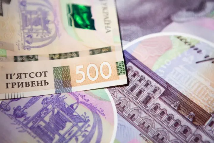 Как отличить фальшивые деньги от настоящих — основные признаки подделки