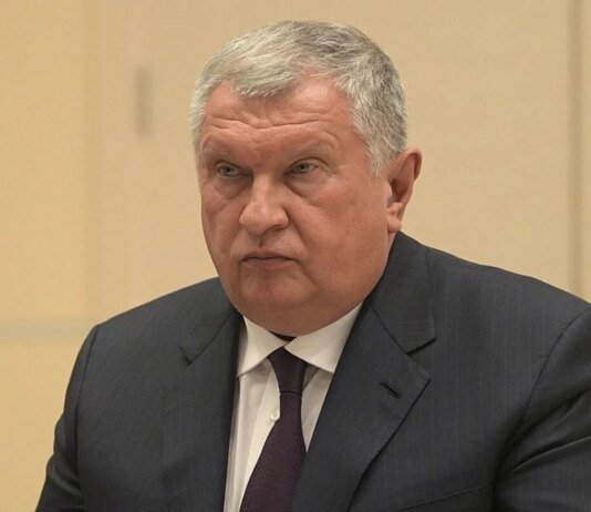 Сечин пожаловался путину на беспрецедентные повреждения НПЗ после ударов Украины