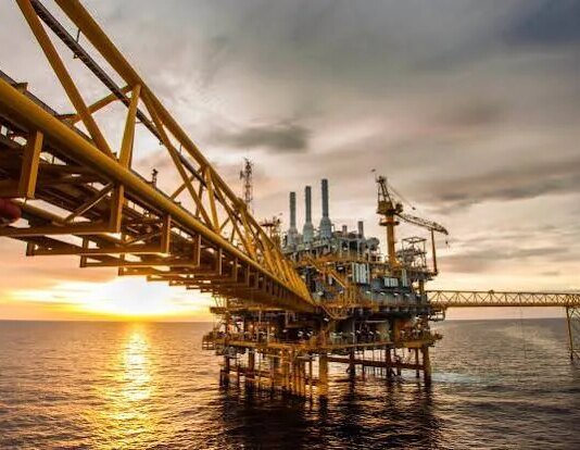 Мировые цены на нефть упали до самого низкого уровня впервые с начала войны США и Ирана