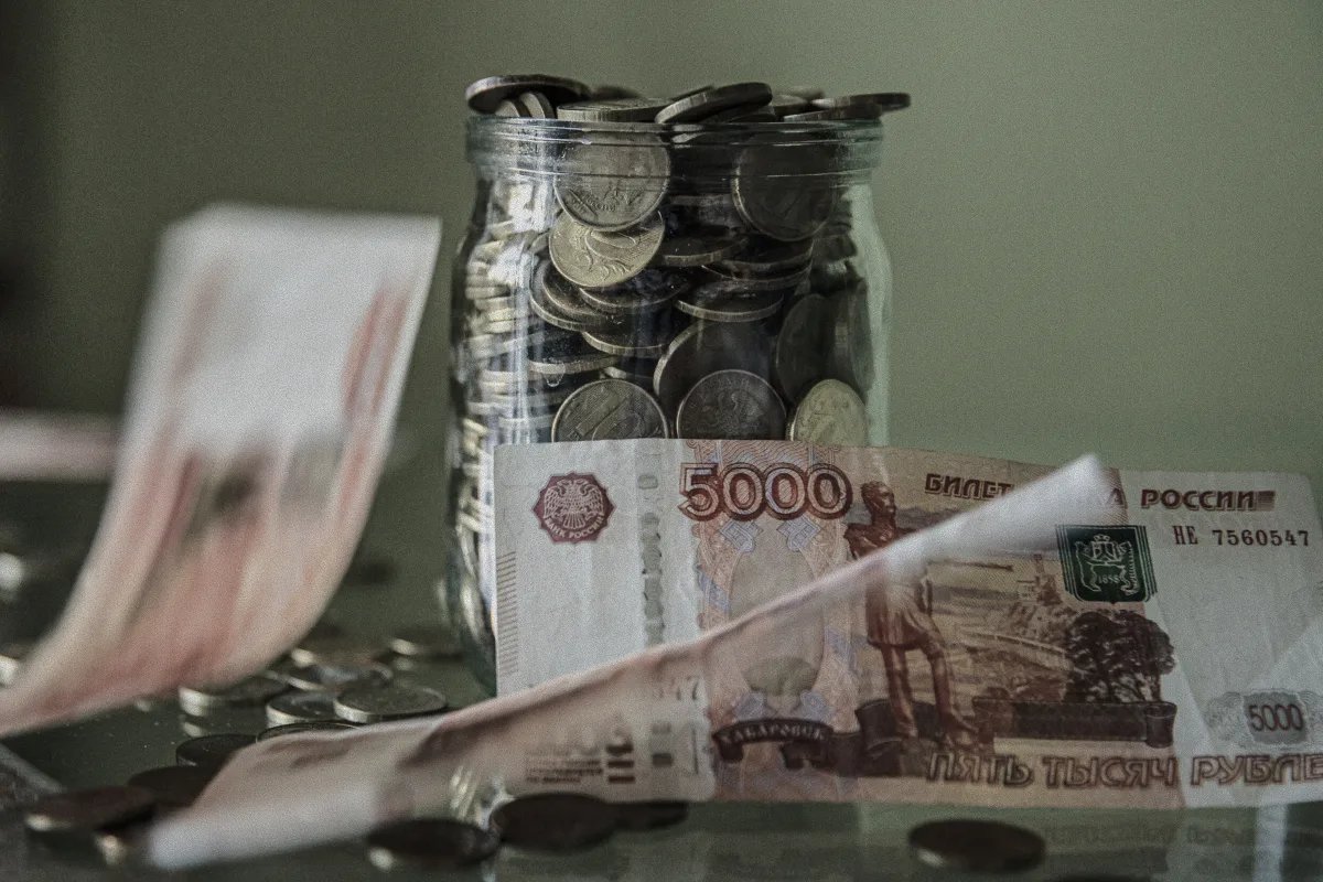 В рф массово возвращаются к наличным из-за кризиса доверия к банкам — разведка