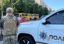 Одесские полицейские оказали первую помощь гражданам, раненым в результате вражеской атаки