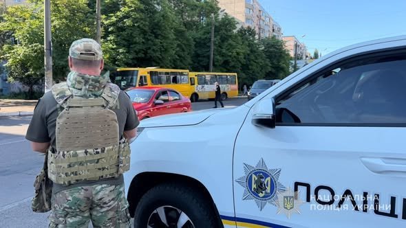 Одесские полицейские оказали первую помощь гражданам, раненым в результате вражеской атаки