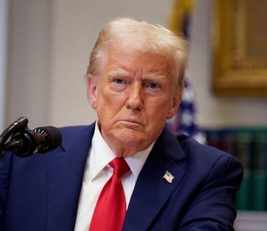 Трамп объявил о полном открытии Ормузкого пролива