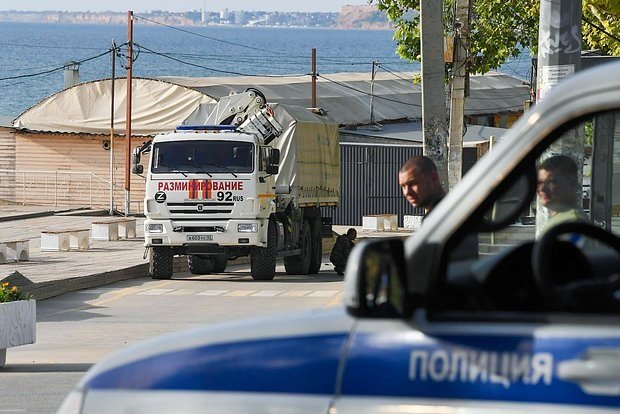 Без паромов, массовых мероприятий и освещения: в оккупированном Севастополе ввели жесткие ограничения