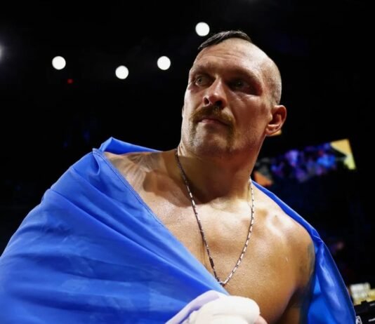 Ранее украинец разгромил его в Москве: чемпионский пояс Усика может достаться россиянину
