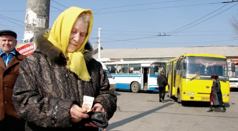 В Украине планируют отменить бумажные льготы в транспорте: что изменится для пассажиров