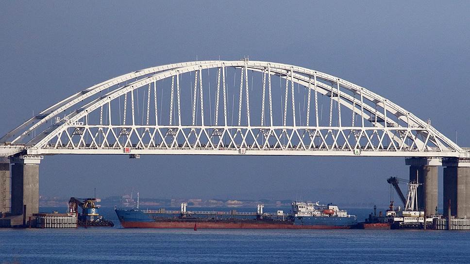 В Керчи загорелись российские корабли: СБУ раскрыла подробности спецоперации