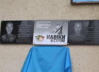 В Одесской области открыли мемориальную доску в честь Защитника Виктора Сакалы
