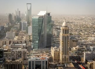 Вертолет нефтяного гиганта разбился в Саудовской Аравии, 14 погибших