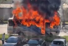 В Одессе пассажиры самостоятельно спасались с рейсового автобуса, вспыхнувшего посреди дороги