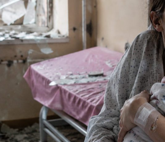 Россия ударила по роддому на юге Одесщины: в отделении были роженицы с младенцами
