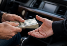 Следователь из Одесской области требовал $7800 за дело о ДТП: какой приговор вынес суд