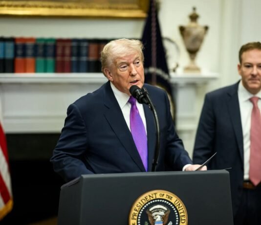 «Украина не продержалась бы и дня-двух»: Трамп отреагировал на письмо Зеленского к Путину (видео)