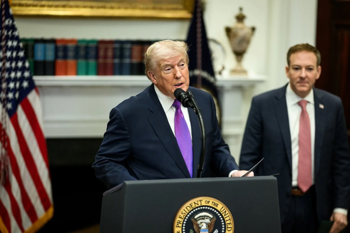 «Украина не продержалась бы и дня-двух»: Трамп отреагировал на письмо Зеленского к Путину (видео)