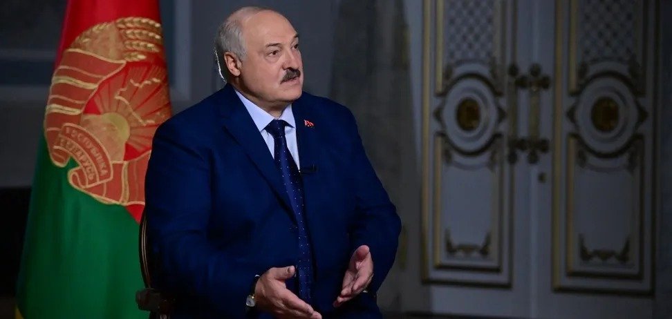 «Он все-таки воюет»: Лукашенко извинился перед Зеленским за свои слова и угрозы (видео)