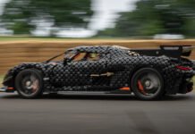 Не игрушка: LEGO создала машину-конструктор, которая побила мировой рекорд (видео)