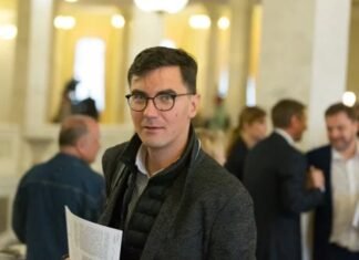 Квартира у мастера ресниц: «Слуга народа» Мотовиловец снимает элитное жилье втрое дешевле рынка, — Bihus.Info (фото)