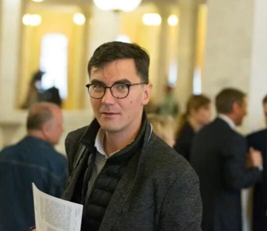 Квартира у мастера ресниц: «Слуга народа» Мотовиловец снимает элитное жилье втрое дешевле рынка, — Bihus.Info (фото)