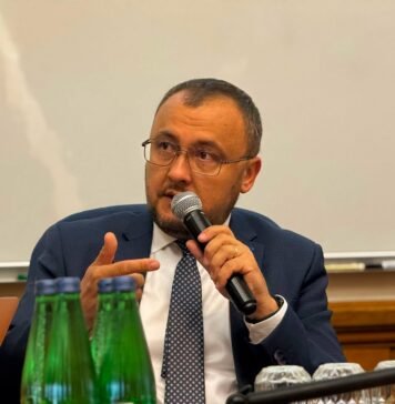 «Вынужден вернуть»: еще один украинский дипломат отказался от польской награды