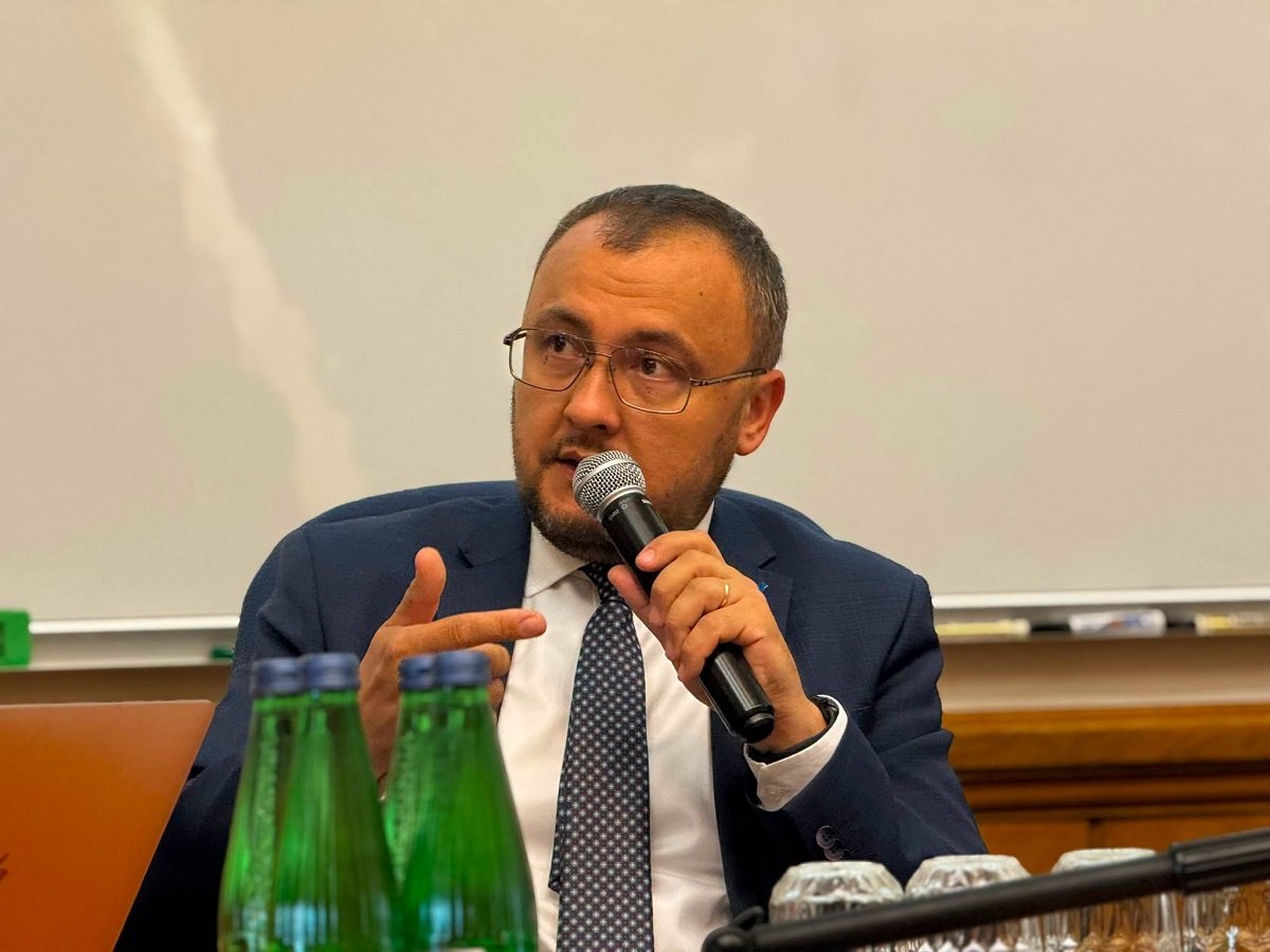 «Вынужден вернуть»: еще один украинский дипломат отказался от польской награды