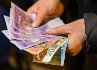 Зарплаты вырастут, а рост цен замедлится: Кабмин одобрил план на 3 года