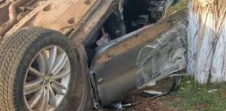 В Одесской области водитель влетел в электроопору и покалечил двух подростков