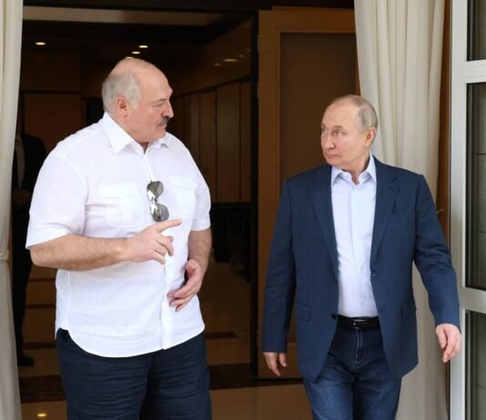 Лукашенко внезапно встретился с Путиным после требований не втягивать Беларусь в войну