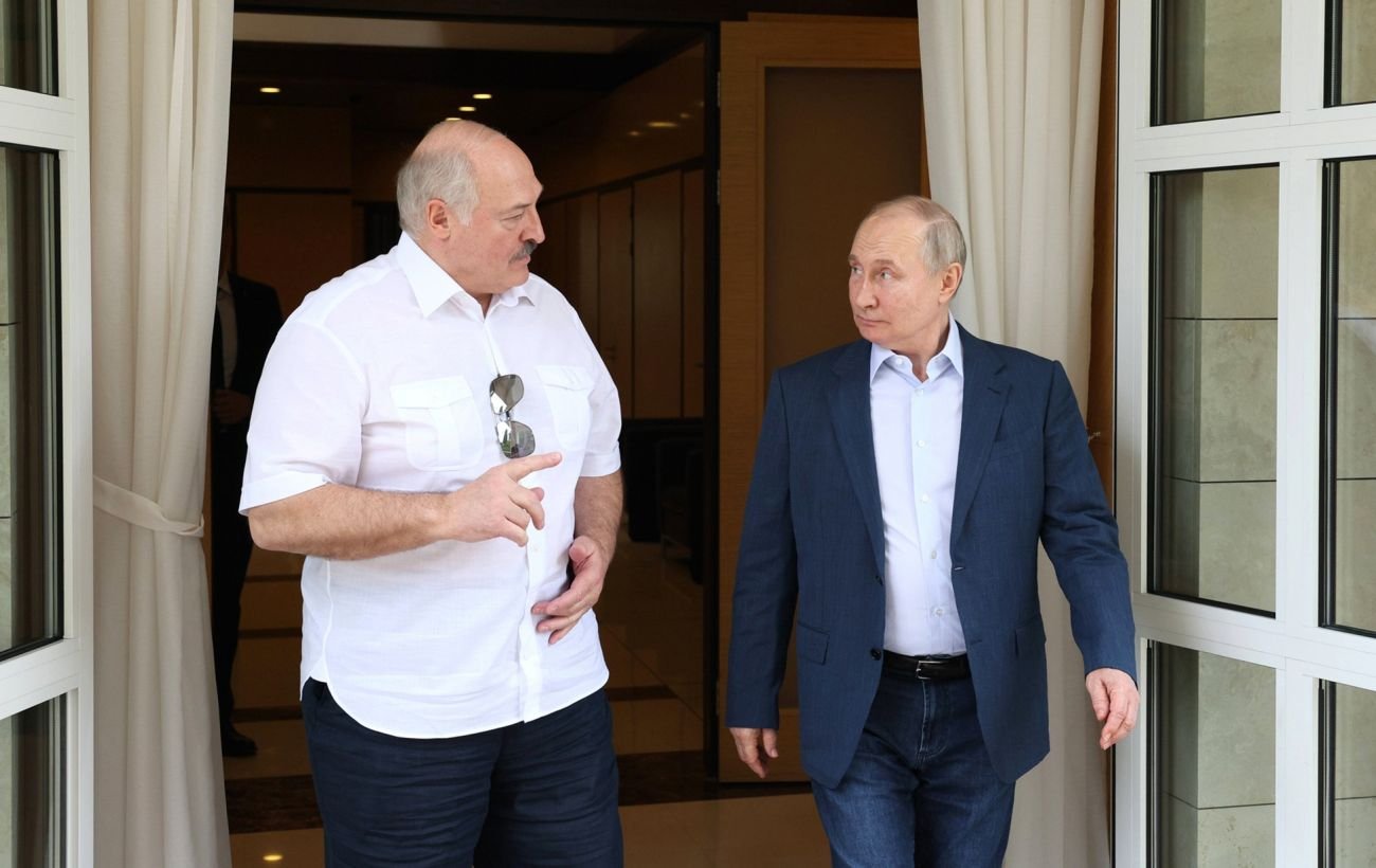 Лукашенко внезапно встретился с Путиным после требований не втягивать Беларусь в войну