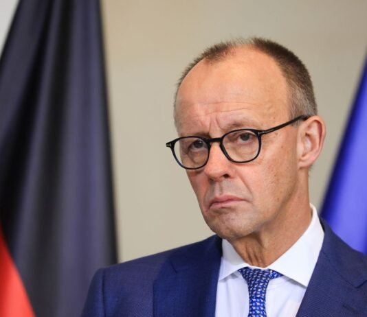 ЕС уже пора начать вступительные переговоры с Украиной, — Мерц