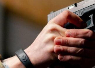 В Одессе во время конфликта военный открыл огонь из стартового пистолета