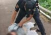 Агрессивный мужчина с ножом напугал людей в Одессе: его задержала полиция