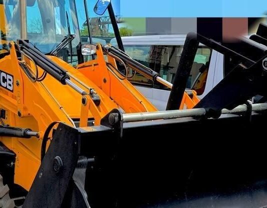 Одесса получила экскаватор и спецмикроавтобус от партнеров из Германии