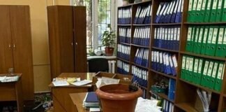 В Одессе мужчина разбил социальное учреждение и получил ранение